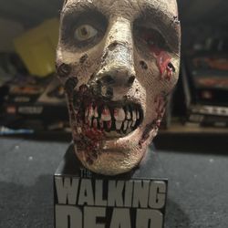 RARE The Walking Dead Limited Edition Box Set Collectible Zombie Head