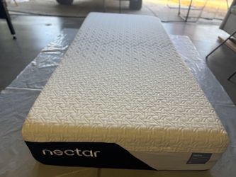 Nectar Classic Memory Foam, Twin, Like New, Excellent Condition