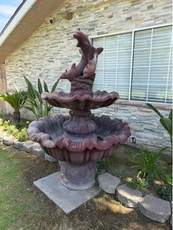 Dolfins fountain