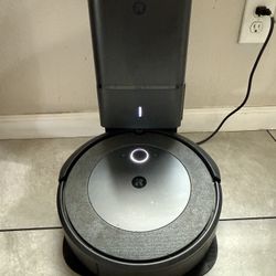 Roomba RobotVac i3+