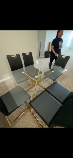 Table gold and black
