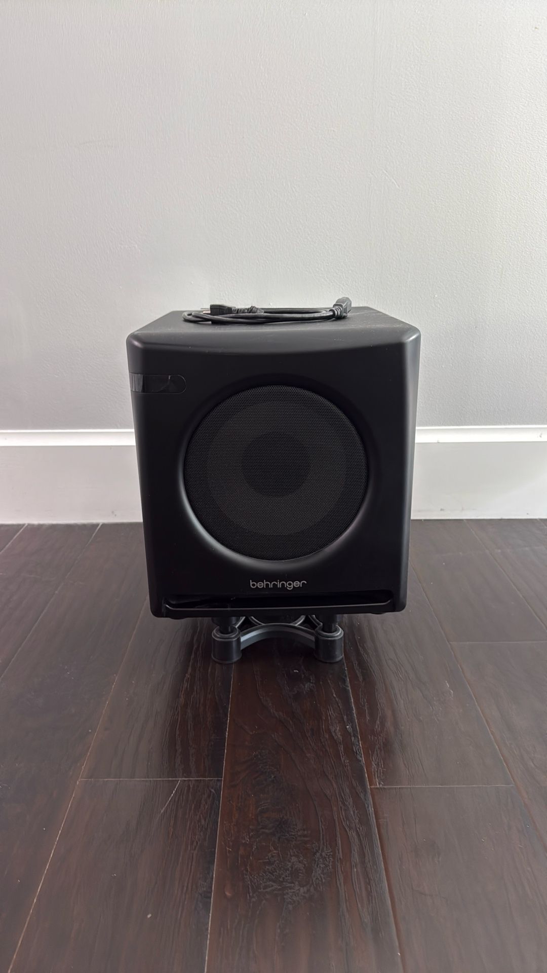 Behringer Sub Bass
