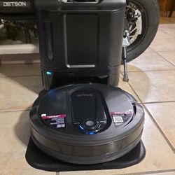 Shark AV1010AE IQ Robot Vacuum with XL Self-Empty Base