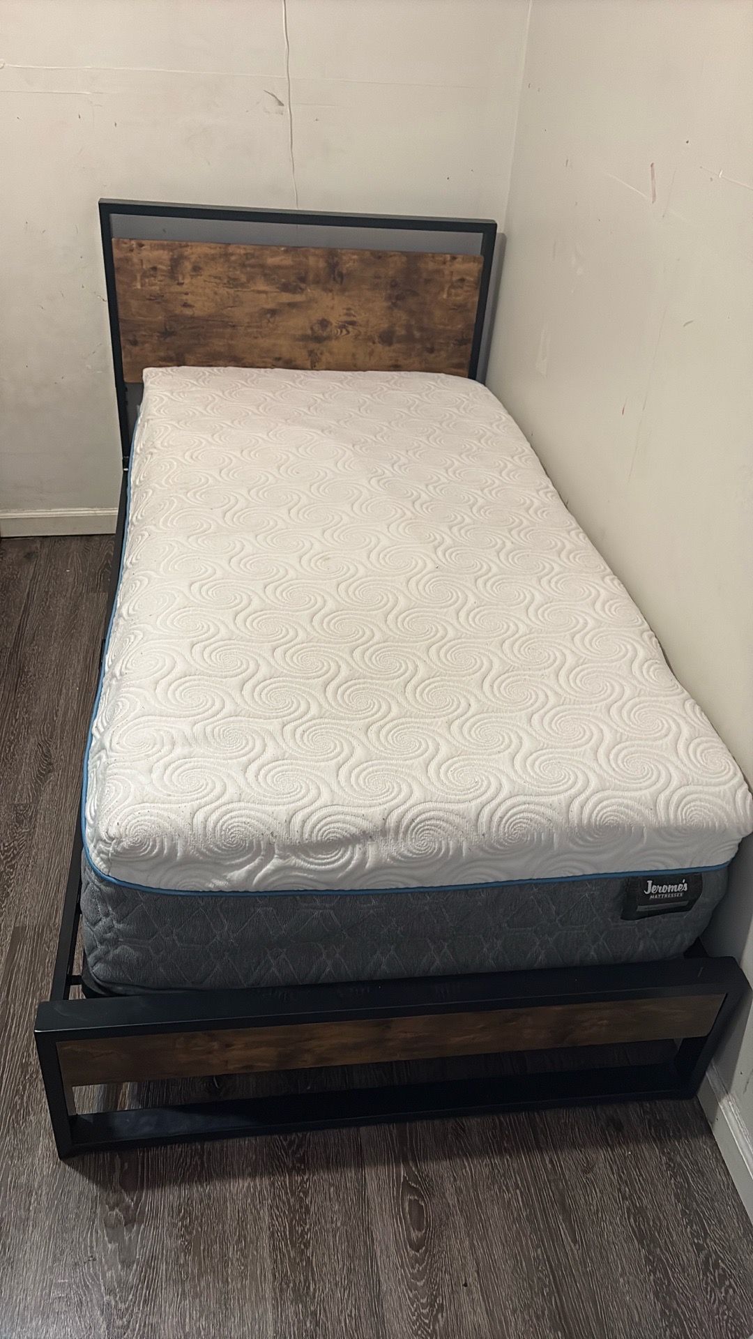 Jerome’s furniture bed and bed frame