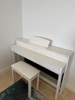 Yamaha CLP-735 White