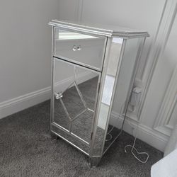 Nightstan/side Table