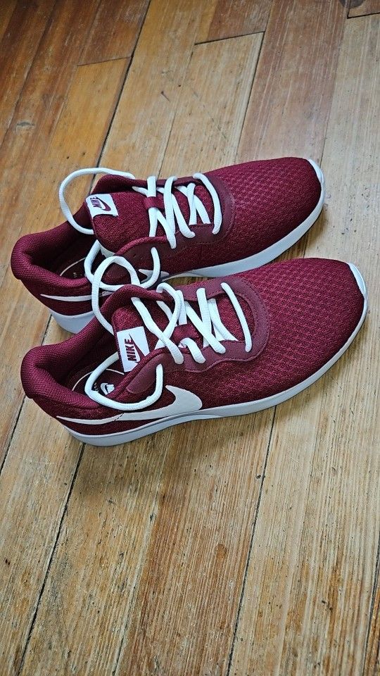 Nike burgundy shoesmake an offer