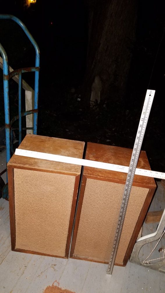 5 speakers in cabinets. (2 KLH, 2 ADC, 1 JBL). Ea ~ 24×14×12“ HWD. One has intermittent connection. Surface dents & scratches on wood.