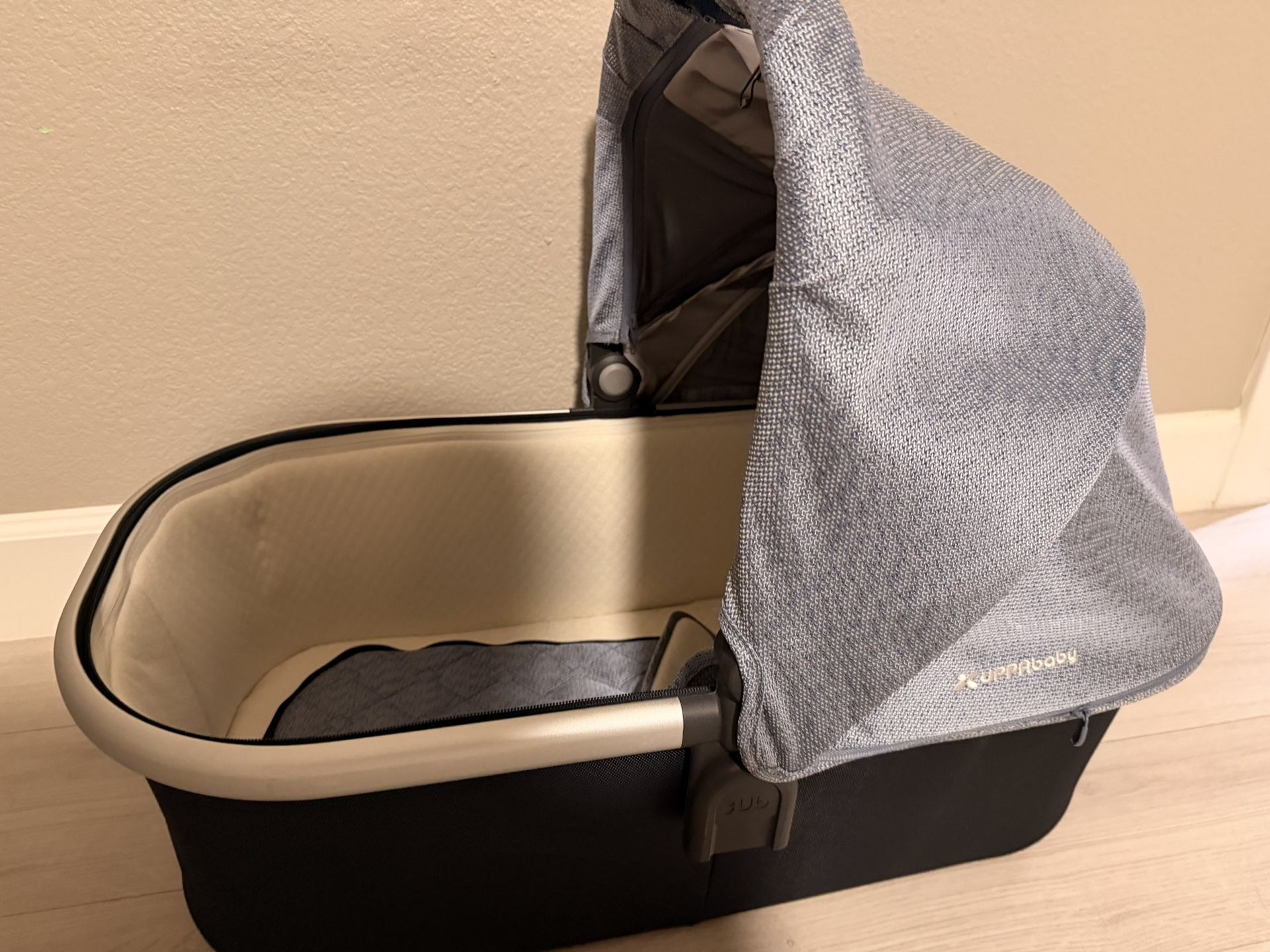 UppaBaby Stroller Bassinet Seat (Like NEW!)