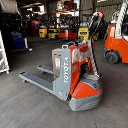 2020 TOYOTA FORKLIFT ELECTRIC PALLET JACK