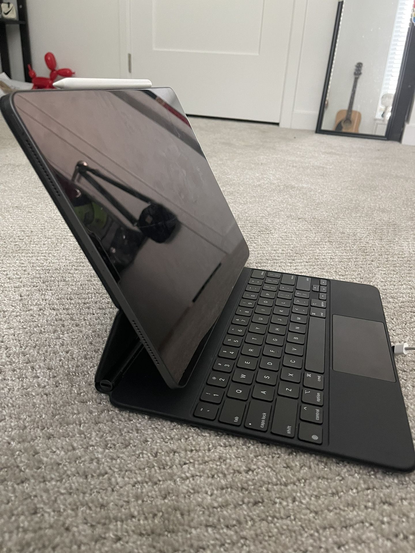 iPad Pro 12.9” 4th Gen With Magic Keyboard And Apple Pencil