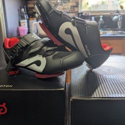 Peloton  Cycling Shoes  (New)