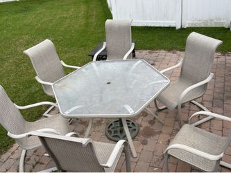 Patio Dining set with 6 chairs & Umbrella Stand
