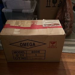 Omega 8006 Juicer New In Box!