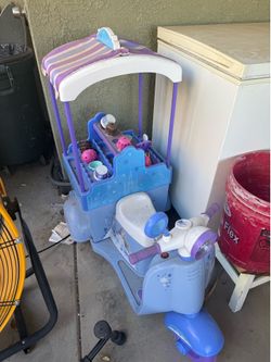 Frozen Electric Ice Cream Truck