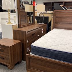 New Brown Dovetailed Queen Bedroom Set With A Serta Mattress Set Was $2499 Complete Now $1299. Can Deliver 