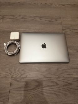 MacBook Pro 2019 with Touch Bar and Touch ID