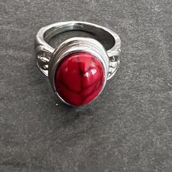 WOMAN’S RING WITH STONE - MEDIUM TO SMALL SIZE