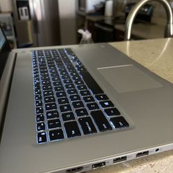 Dell Inspiron 17 Laptop. - Intel Core i5 - Win 11