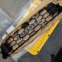 2025+ Toyota 4Runner Heritage grille