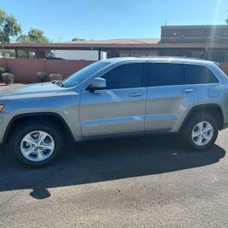 2016 JEEP GRAND CHEROKEE LAREDO 4X4 CLEAN TITLE LOW MILES SUPER CLEAN 