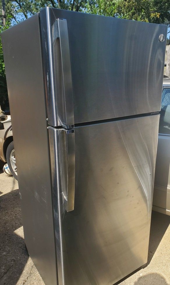 GE GTS18GSNRSS
Refrigerator