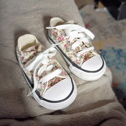 Converse All Stars Girl Size 4 Walker