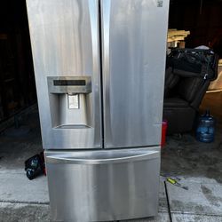 Refrigerator 