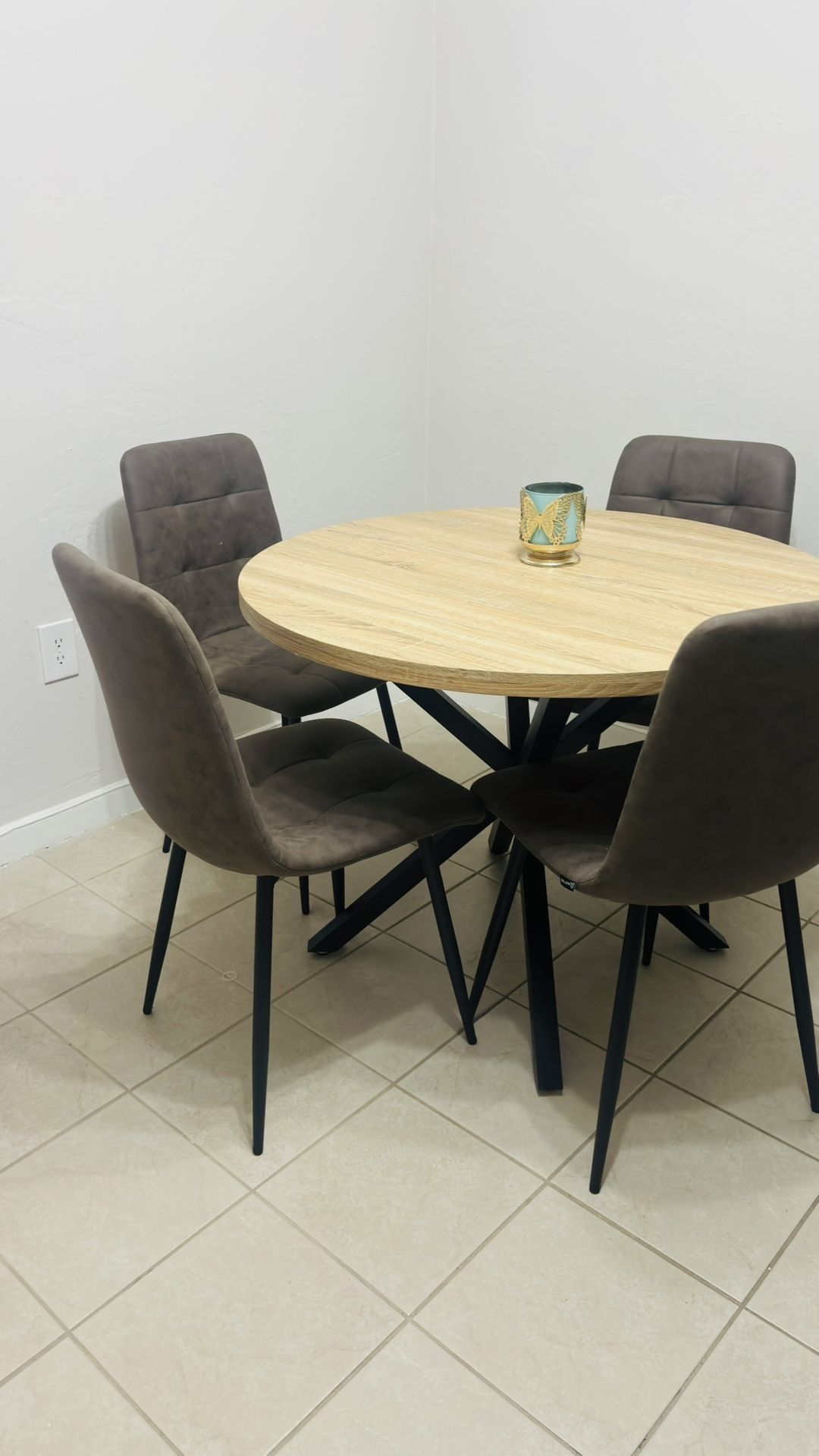 Table With 4 Chairs