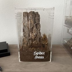 Spider Haus Tank 
