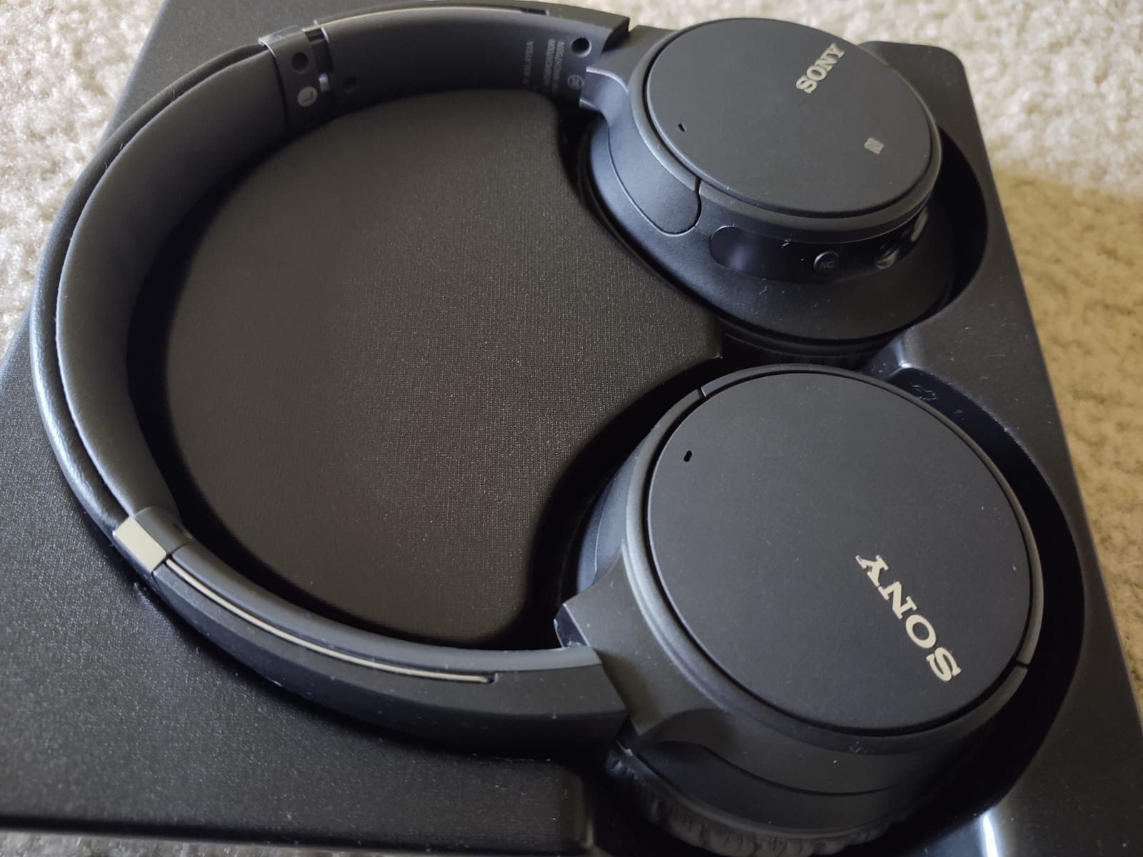 Sony Noise cancelling WH-CH700N