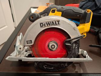 Dewalt 20v circular saw, Dewalt 20v reciprocating saw,  2 batteries and a charger