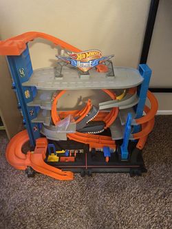 Hot wheels ultimate garage