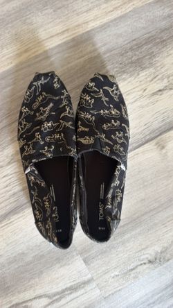 Tom’s dinosaur flats size 9.5