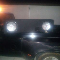 Two 12-in Kickers In Box And The Power Amp Works Great Sounds Greatm