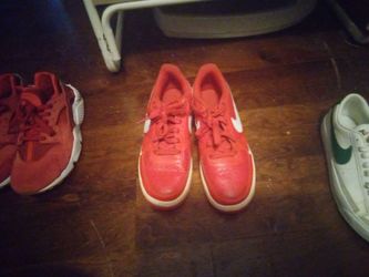 Nike shoes and green and white blazers pls give me a good offer