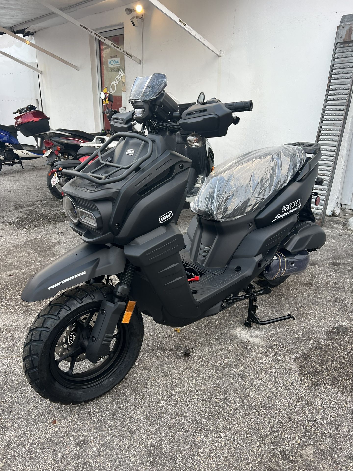 200cc Carbon Armor Tank 200cc EFI