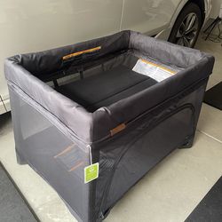 UPPAbaby Remi Playard | Deluxe 3-in-1 Portable Playard, Bedside Bassinet + Travel Crib| Mesh Bassinet, Mattress, Organic Cotton Mattress Cover + Stora