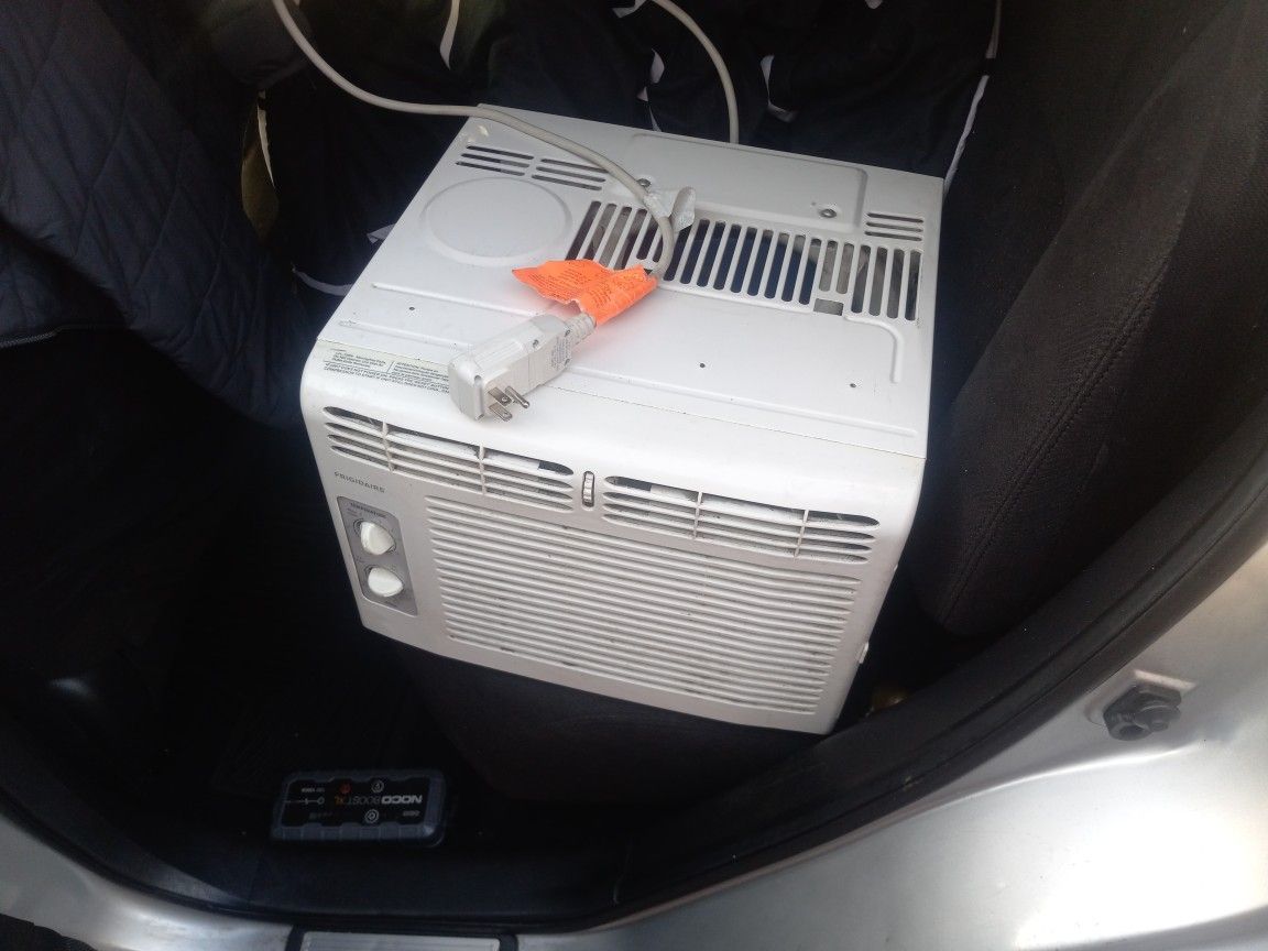  AiIR CONDITIONER (FRIGIDAIRE)  FFRAO5L 1R14