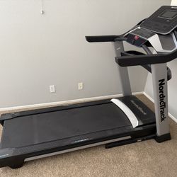 NordicTrack EXP7i Treadmill - Excellent condition