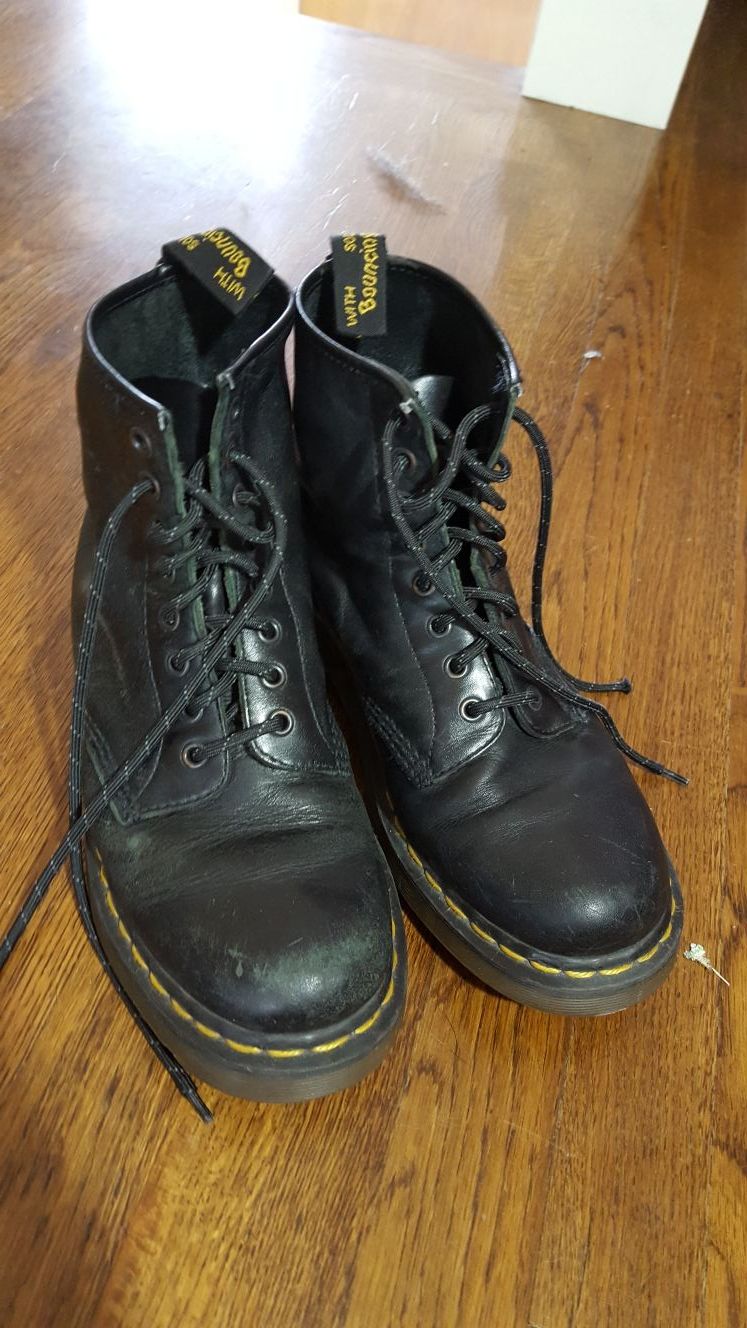 Doc Martens Air Wair 8-Eye Mens Size 9