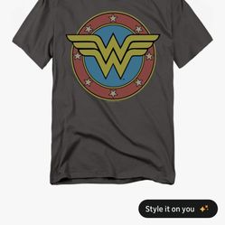 Women’s Size Small Wonder Woman Shirt 