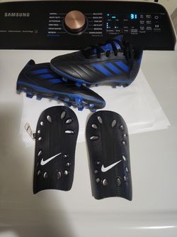 Kids soccer shoes