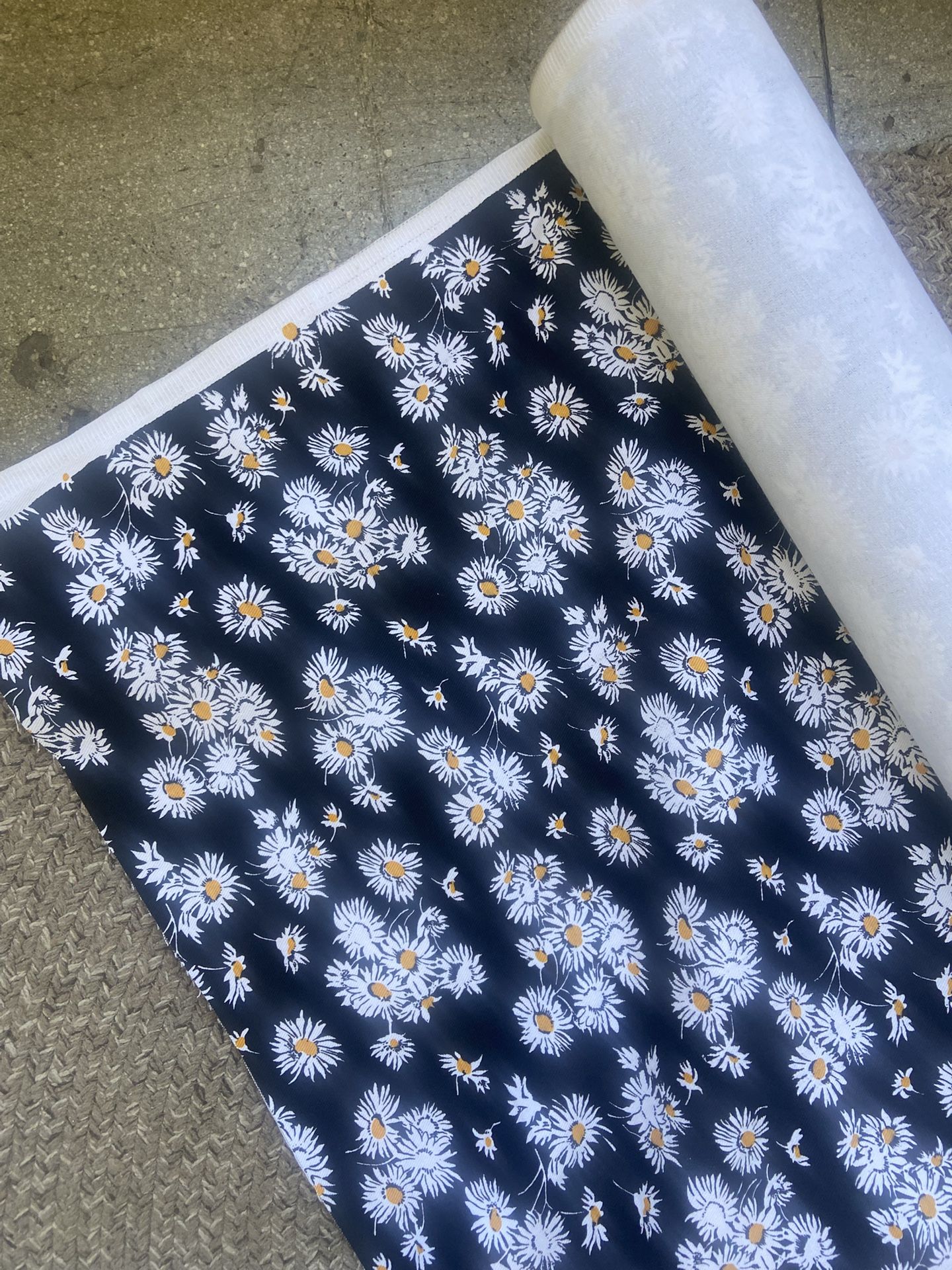 Tossed Daisy Printed Denim 100% Cotton 20 Yards