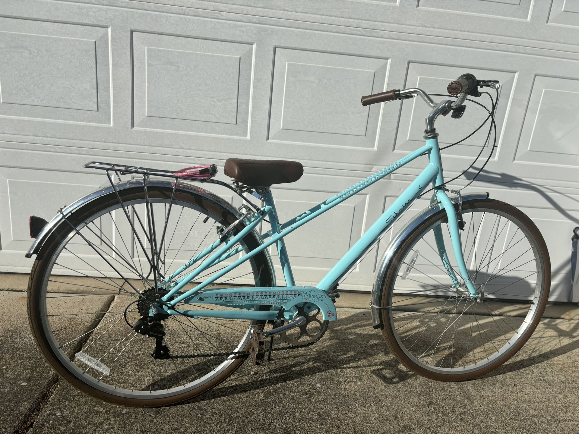 Like New Schwinn 28” Ladies or Girls Cruiser Bike Turquoise