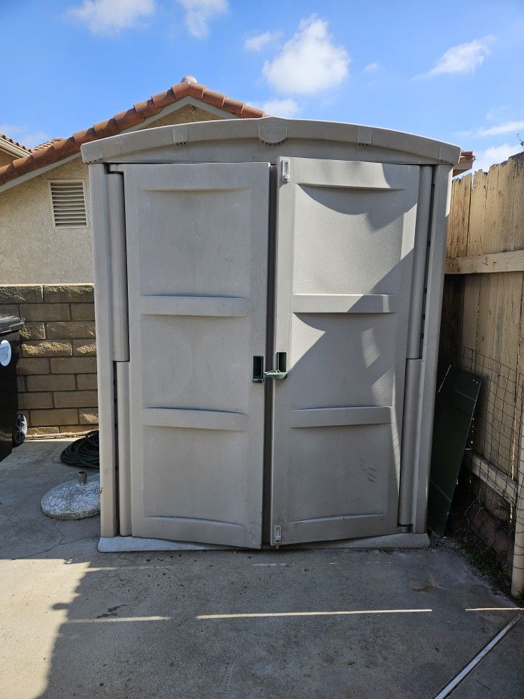 Suncast Large Resin GS8000 Shed 5.5'x5.5'x7'
