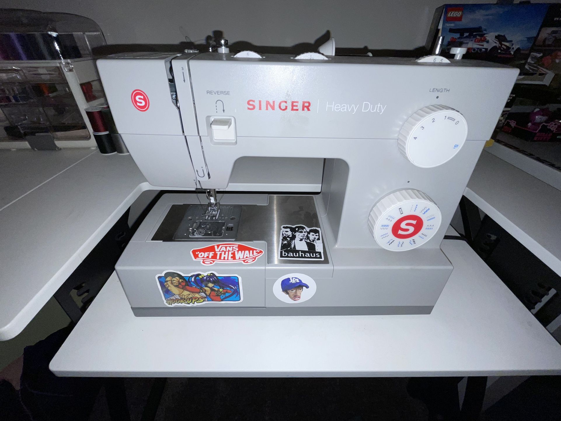 Singer Sewing Machine And Thread Kit