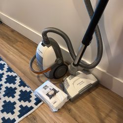 Electrolux Oxygen Vacuum w Extra Bags