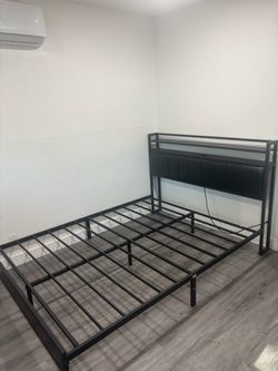 Queen Size Black Metal Bed Frame with Headboard