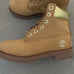 JUNIOR TIMBERLAND® CLASSIC 6-INCH WATERPROOF KIDS BOOT - Girl or Boy Size 5